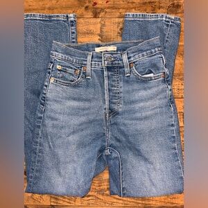 Women’s Levi’s- 25 regular